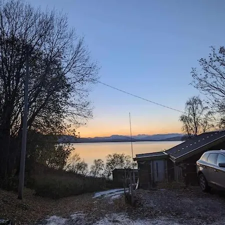 Дом отдыха Senja - Charming By The Sea With Terrace And Fantastic View Финнснес