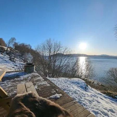 Дом отдыха Senja - Charming By The Sea With Terrace And Fantastic View Финнснес