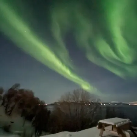 Дом отдыха Senja - Charming By The Sea With Terrace And Fantastic View