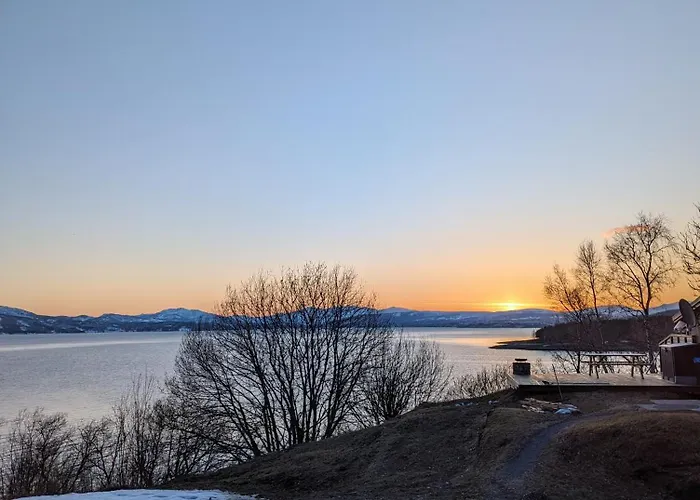 Senja - Charming By The Sea With Terrace And Fantastic View Finnsnes