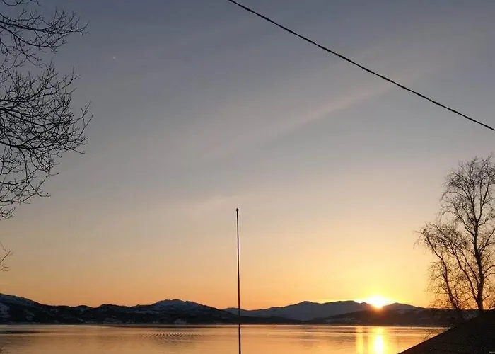 Senja - Charming By The Sea With Terrace And Fantastic View