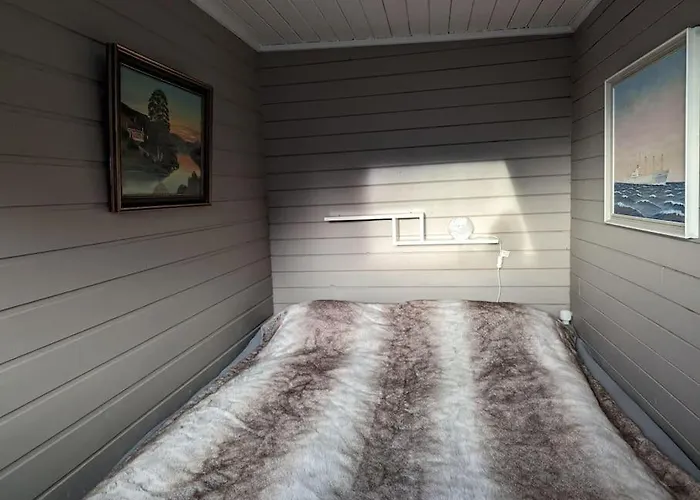 Senja - Charming By The Sea With Terrace And Fantastic View Finnsnes