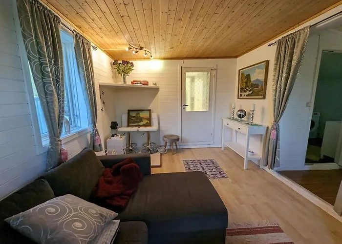 Senja - Charming By The Sea With Terrace And Fantastic View Finnsnes