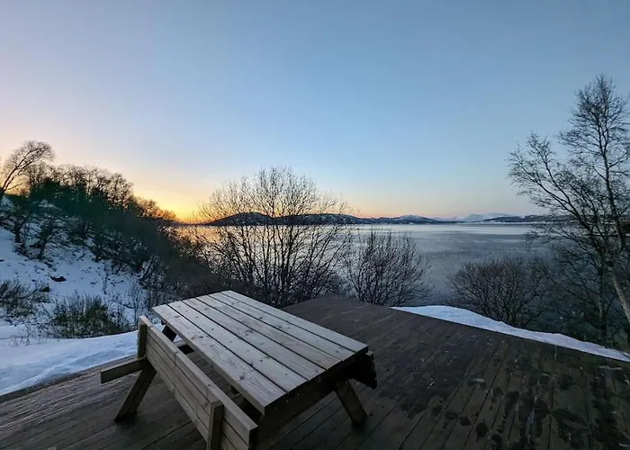 Vakantiehuis Senja - Charming By The Sea With Terrace And Fantastic View Finnsnes