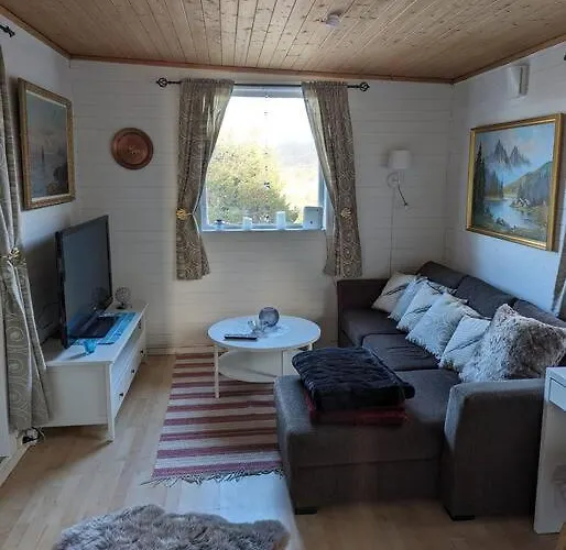 Senja - Charming By The Sea With Terrace And Fantastic View Finnsnes