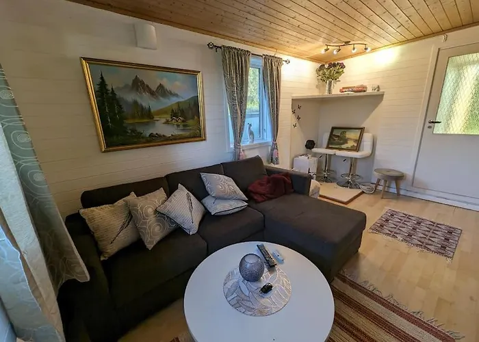 Senja - Charming By The Sea With Terrace And Fantastic View Finnsnes