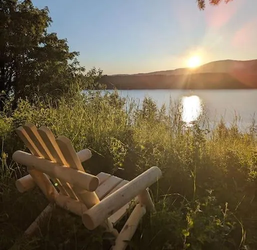 Senja - Charming By The Sea With Terrace And Fantastic View Finnsnes