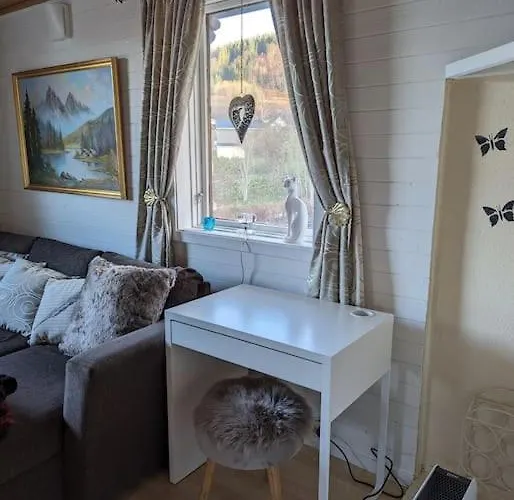 Senja - Charming By The Sea With Terrace And Fantastic View Finnsnes