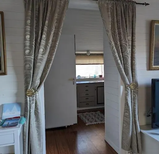 Vakantiehuis Senja - Charming By The Sea With Terrace And Fantastic View Finnsnes