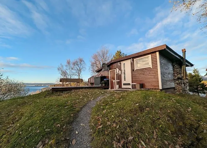 Vakantiehuis Senja - Charming By The Sea With Terrace And Fantastic View Finnsnes