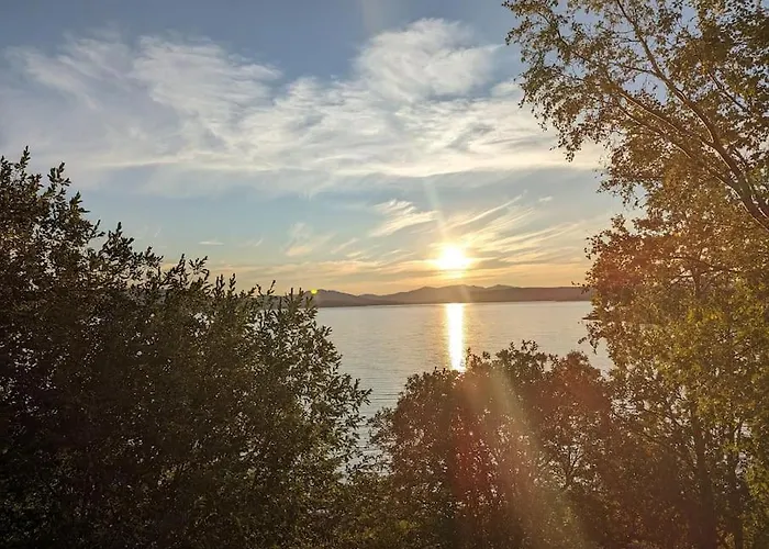 Feriehus Senja - Charming By The Sea With Terrace And Fantastic View *